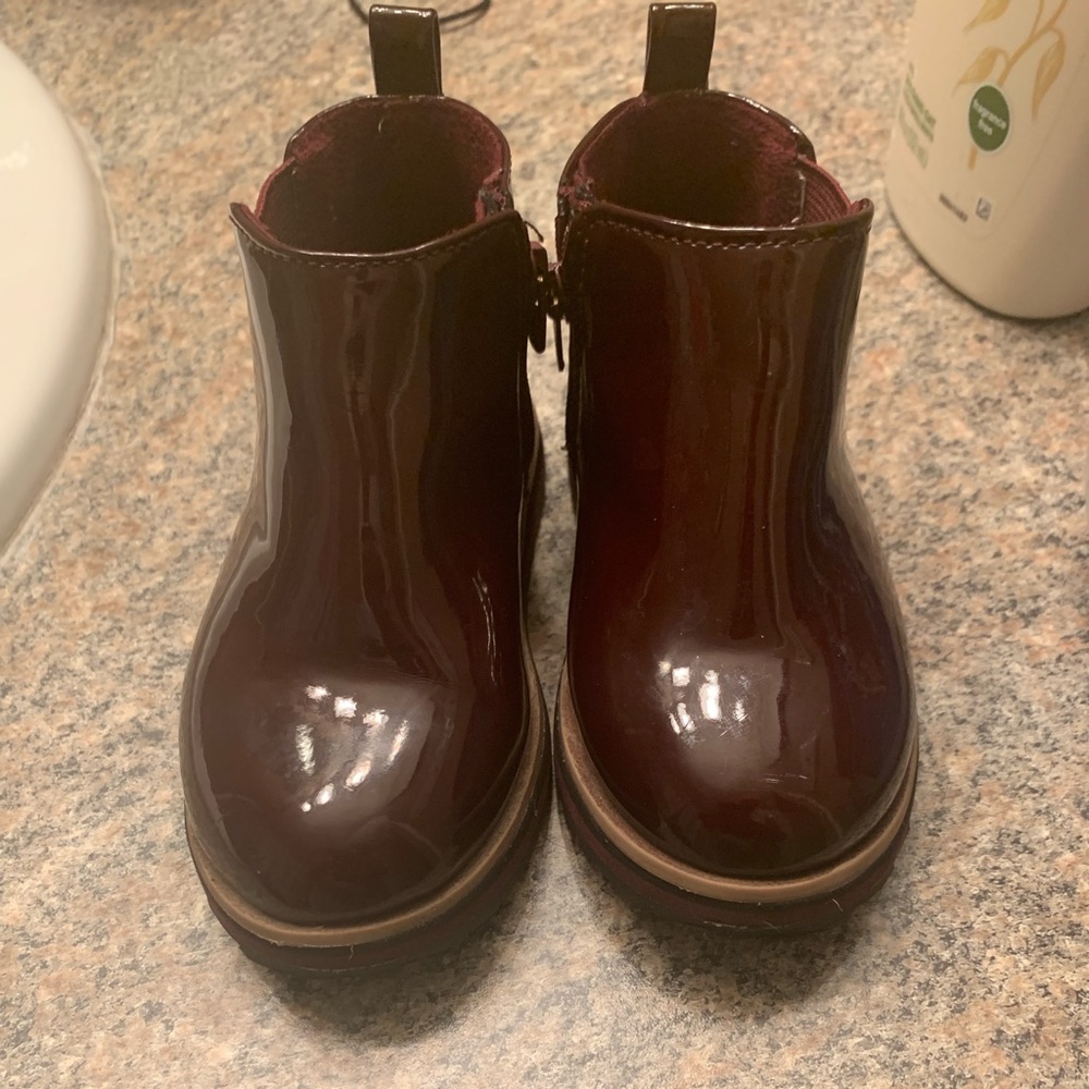 Toddler girl booties, patent leather.